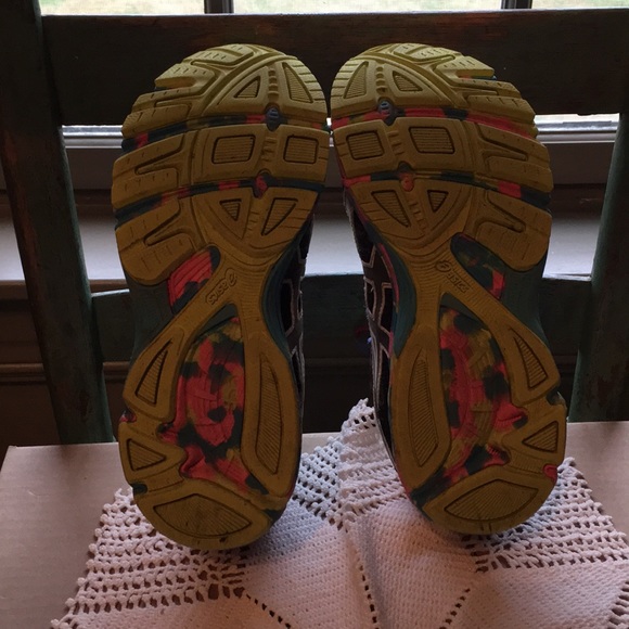 Asics Tennis Shoes - Picture 3 of 4